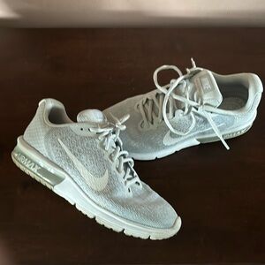 Women’s Nike Air Max Sequent 2